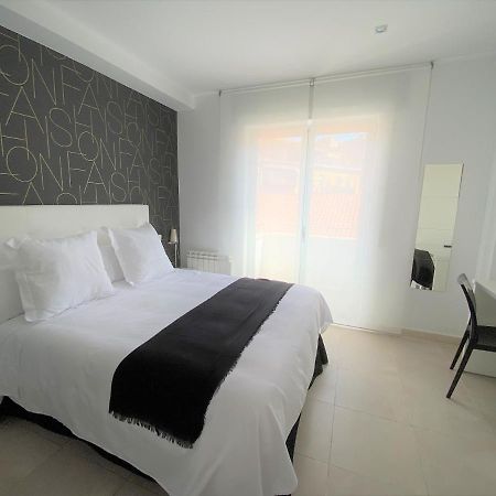 Hostal Somnis Suria Екстериор снимка