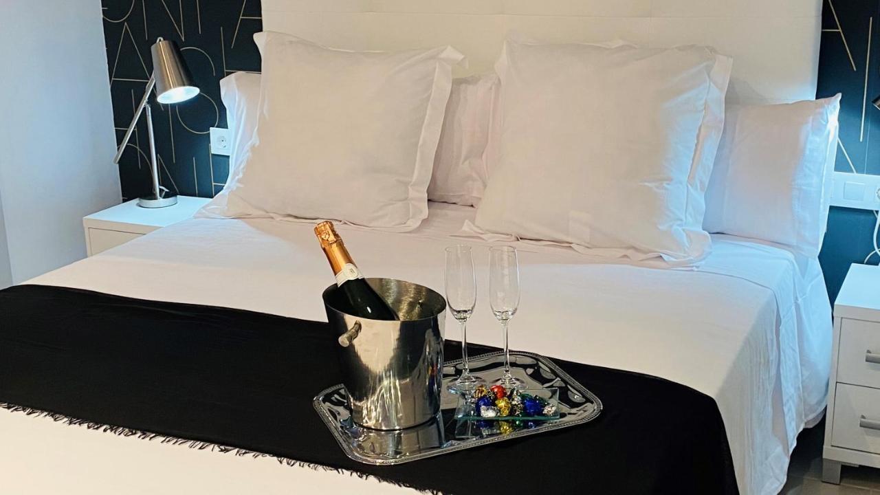 Hostal Somnis Suria Екстериор снимка