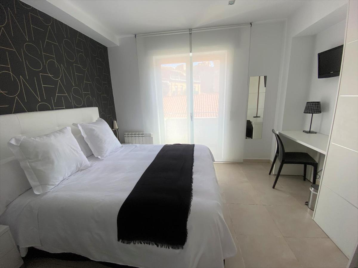 Hostal Somnis Suria Екстериор снимка