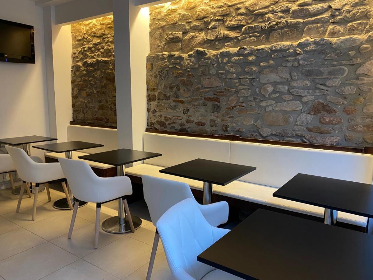 Hostal Somnis Suria Екстериор снимка