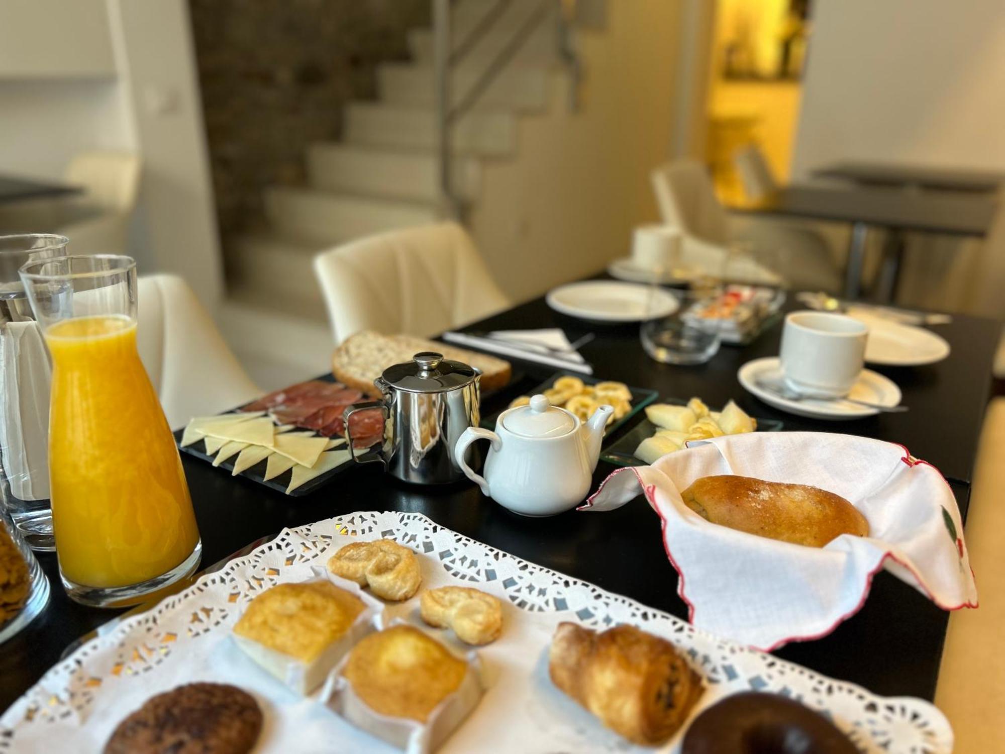 Hostal Somnis Suria Екстериор снимка