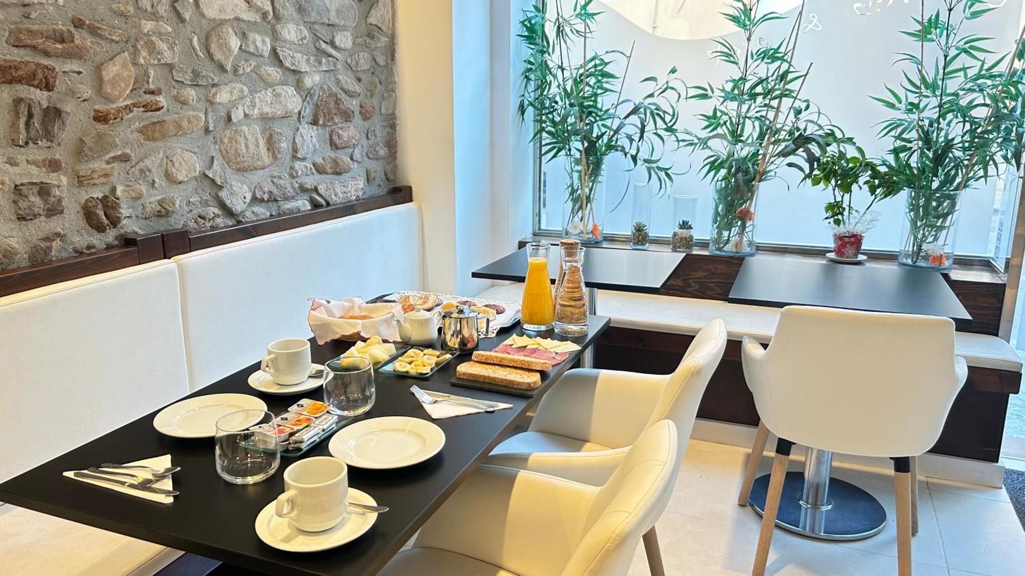 Hostal Somnis Suria Екстериор снимка
